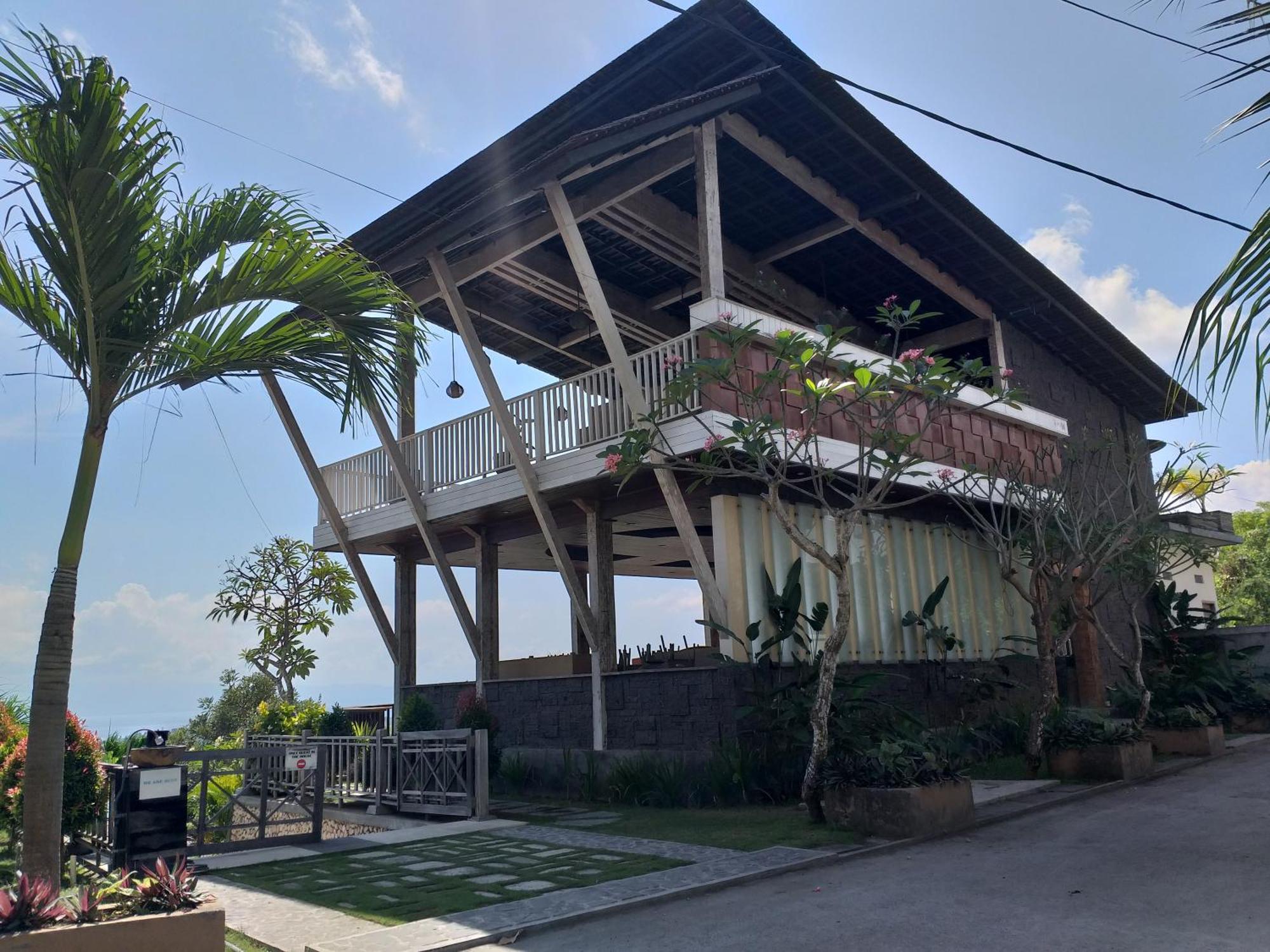 Jenggala Hill Hotel Nusa Lembongan  Exterior photo