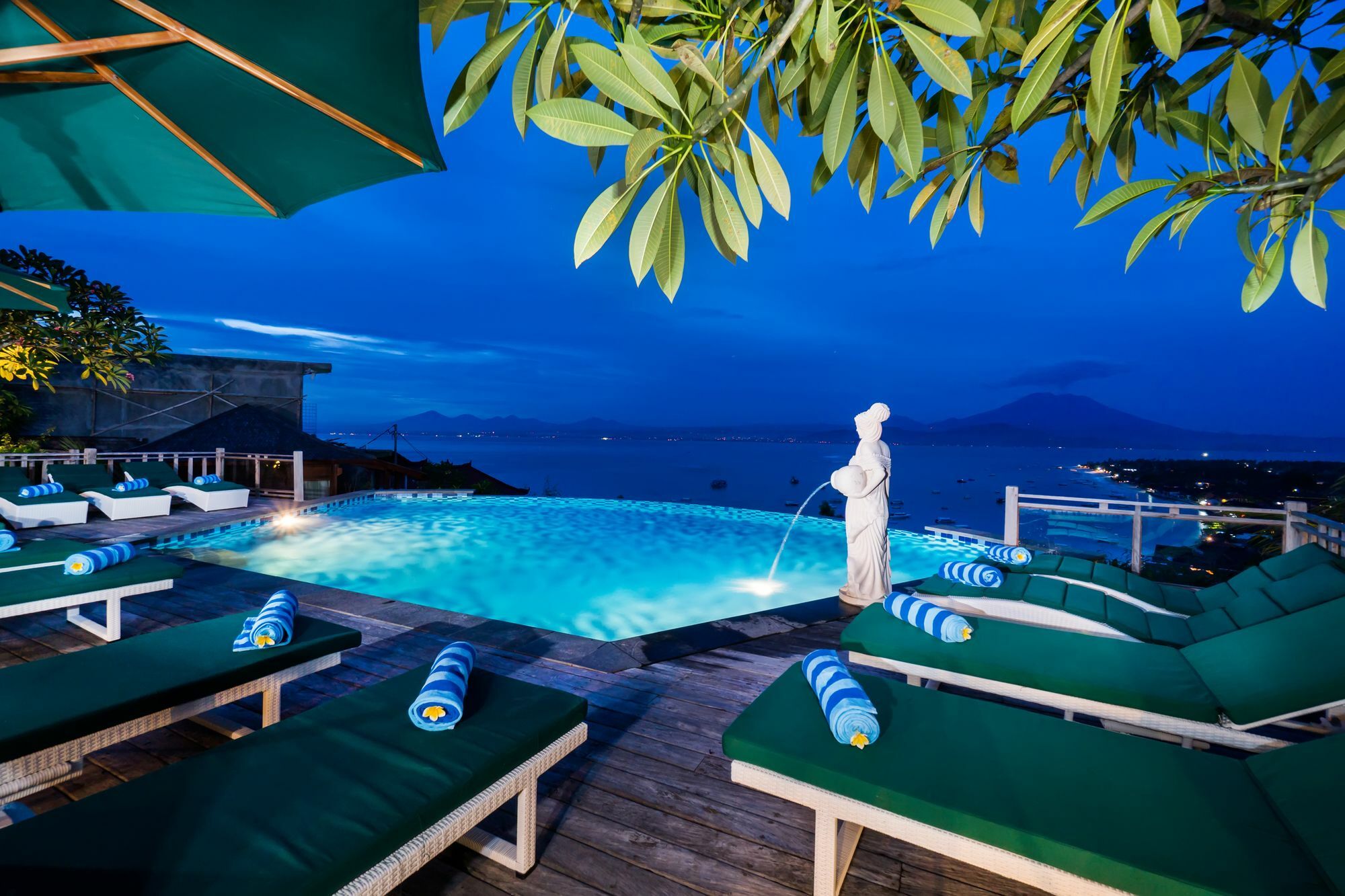 Jenggala Hill Hotel Nusa Lembongan  Exterior photo