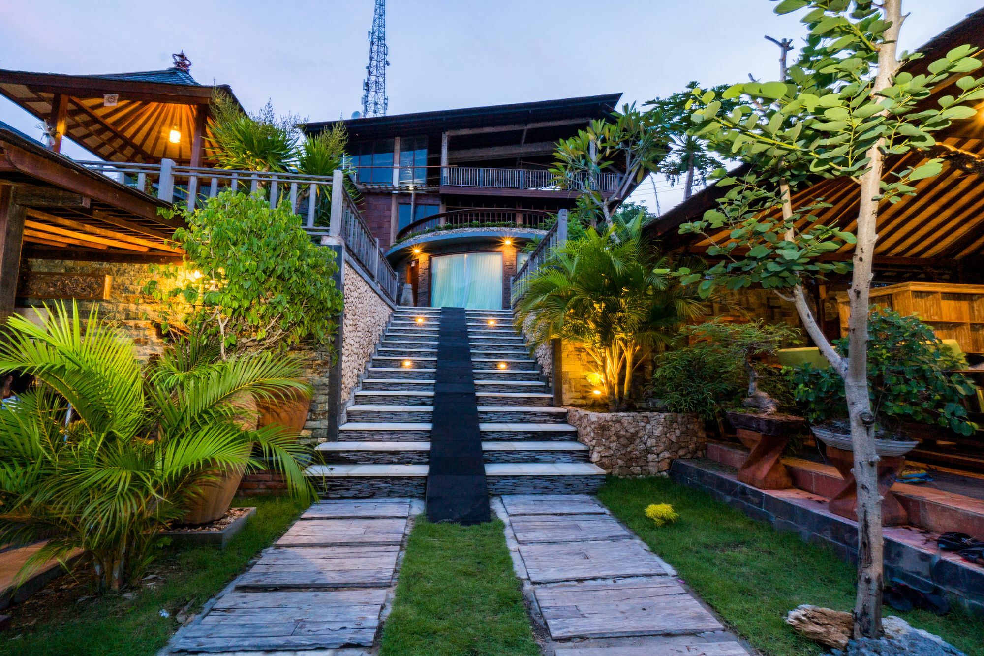 Jenggala Hill Hotel Nusa Lembongan  Exterior photo